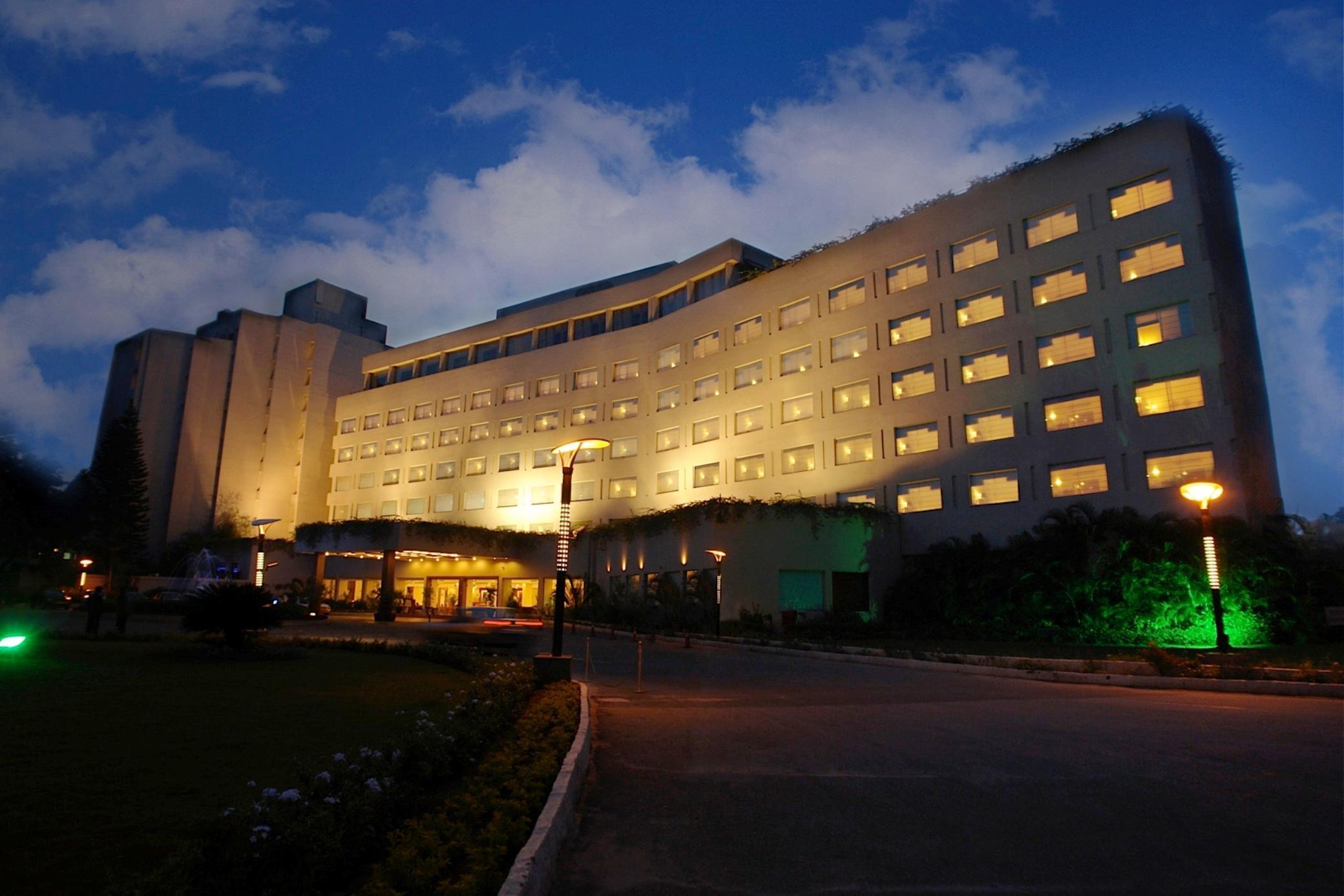The Lalit Ashok Hotel Bangalore Exterior foto